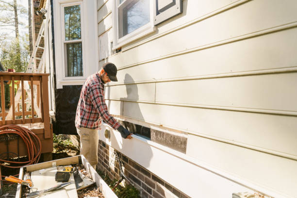 Top rated local Storm Damage Siding Repair specialists in Moores Hill, IN
